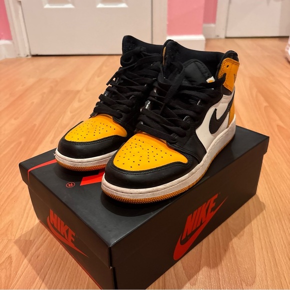 Nike Air Jordan 1 Black and Yellow Taxi High-Top Sneakers - Picture 6 of 9